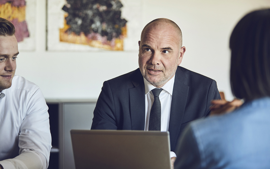 Mads Balsby Wilkens holder møde