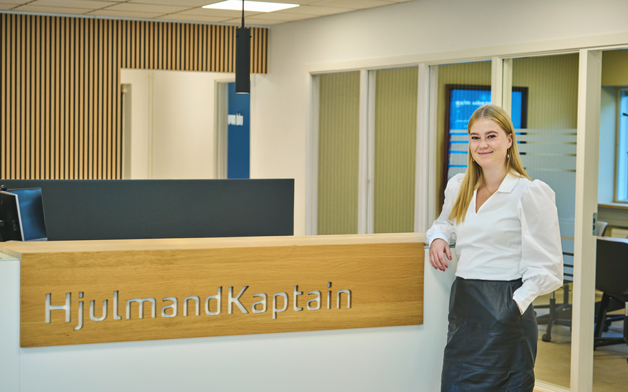 Nicoline Madsen foran reception hos HjulmandKaptain